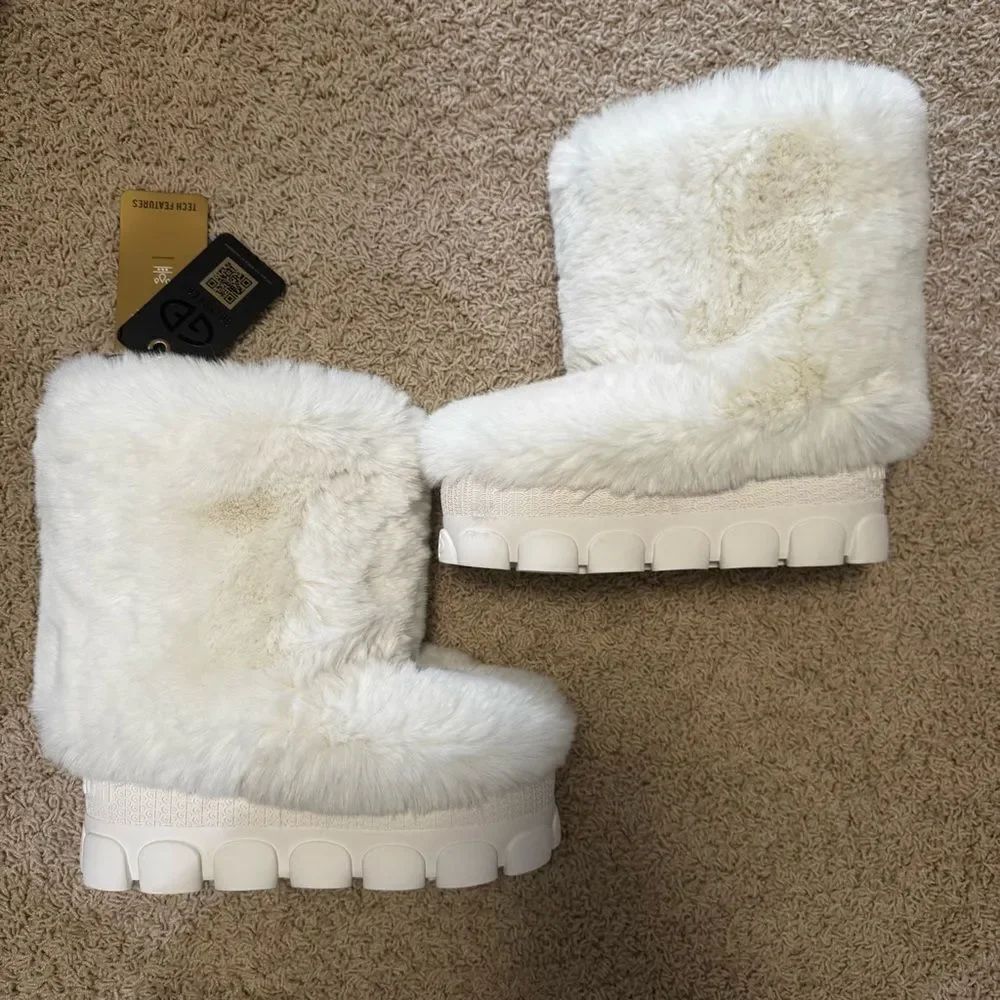 Goldbergh Fun Fur Snow Boots NWTβUS 10.5 White Waterproof Apres Ski Moon Boots